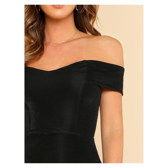Black Off the Shoulder Bodycon Party Velvet Dress - Picture 4 of 6